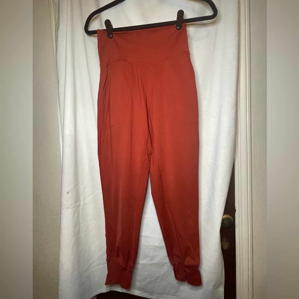 NWOT G Gradual Dark Orange Leggings with Stretch and Pockets Size S